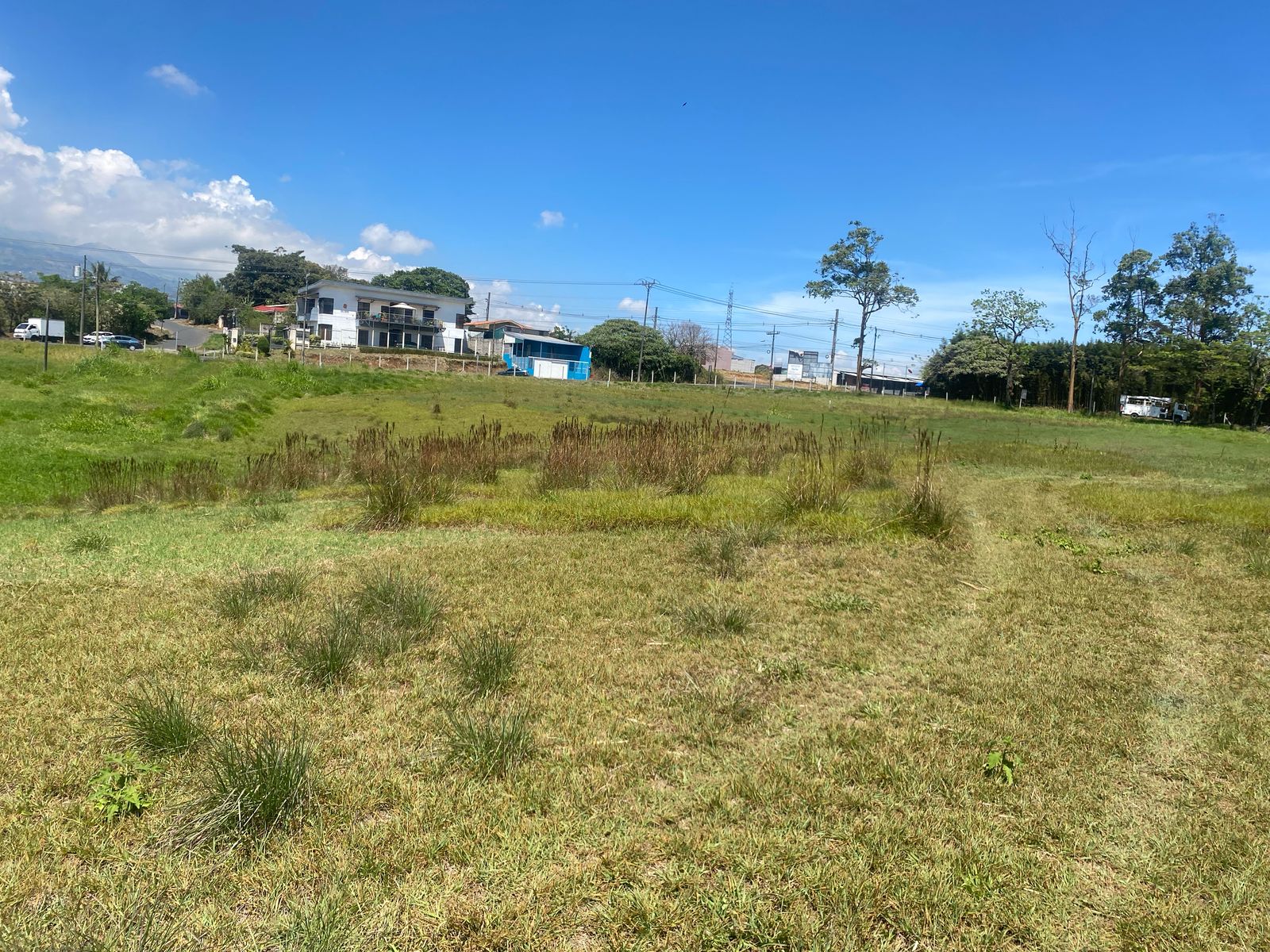 Acceso Finca Cármenes